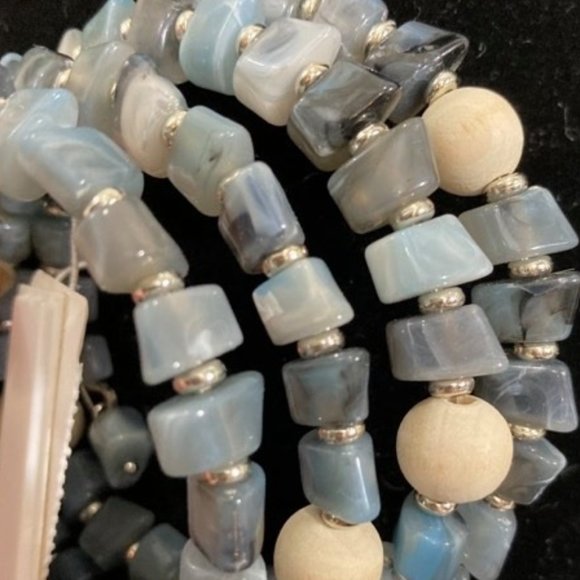 4 tiered expandable bracelet blue & green NWT - Picture 5 of 7